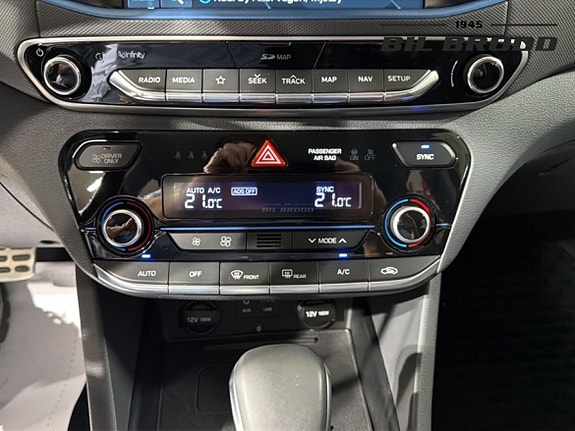 Hyundai IONIQ 13 of 14
