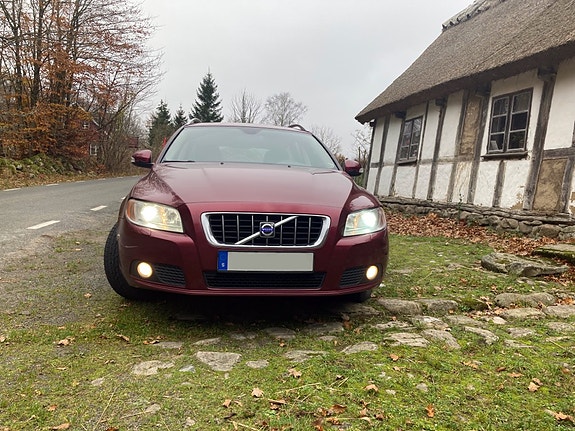 Volvo V70 3 of 5