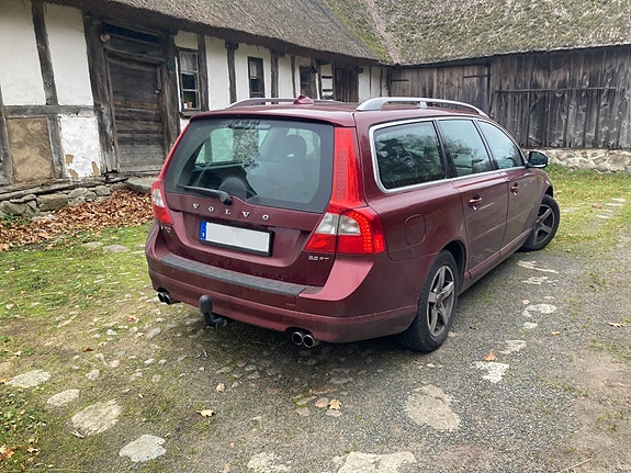 Volvo V70 4 of 5