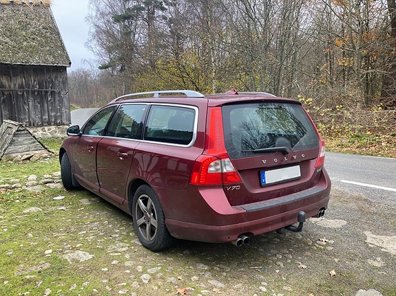 Volvo V70 2 of 5