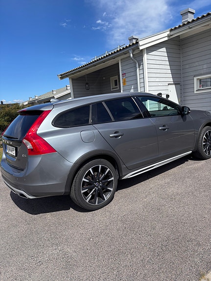 Volvo V60 Cross Country 8 of 8