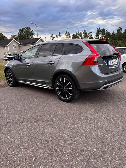 Volvo V60 Cross Country 6 of 8