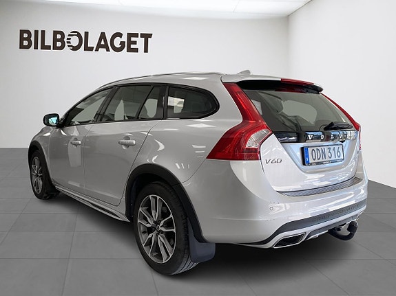 Volvo V60 Cross Country 3 of 5