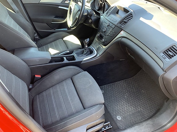 Opel Insignia 2 of 3