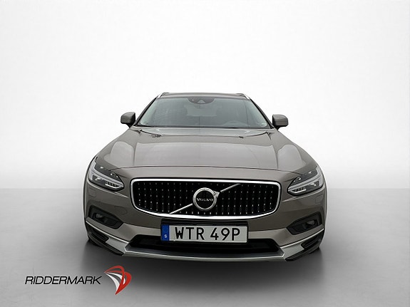 Volvo V90 Cross Country 2 of 5