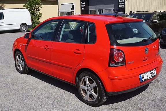Volkswagen Polo 2 of 5
