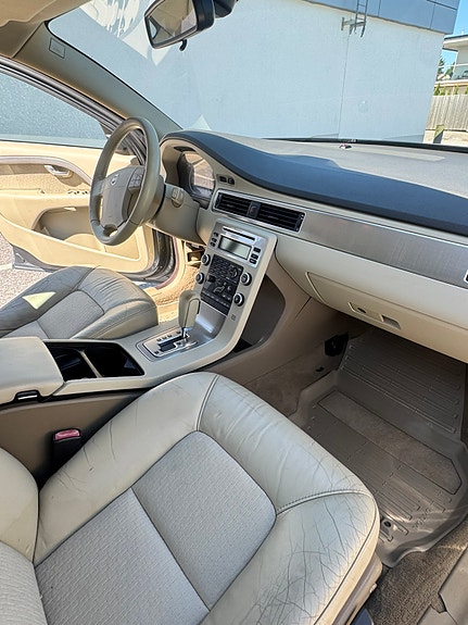Volvo V70 6 of 8