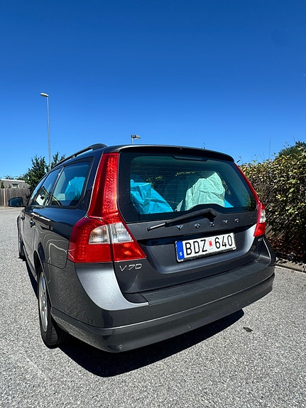 Volvo V70 4 of 5