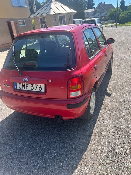 Nissan Micra 4 of 5