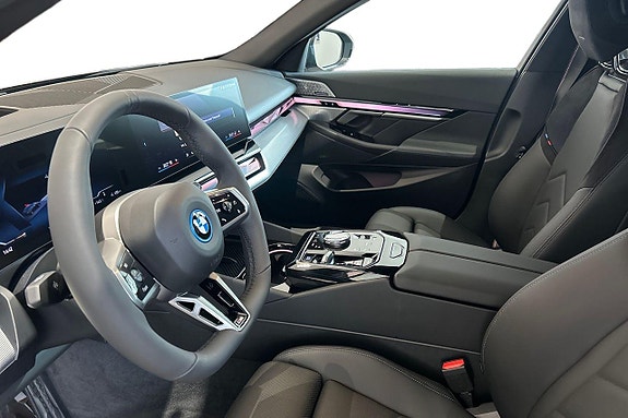 BMW i5 12 of 19