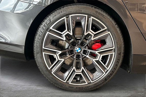 BMW i5 14 of 19