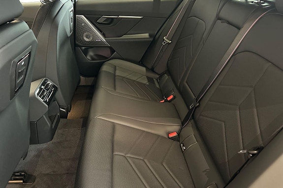 BMW i5 11 of 19