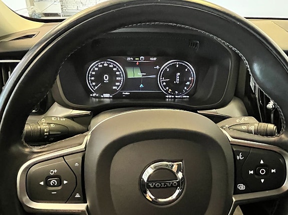 Volvo XC60 14 of 17