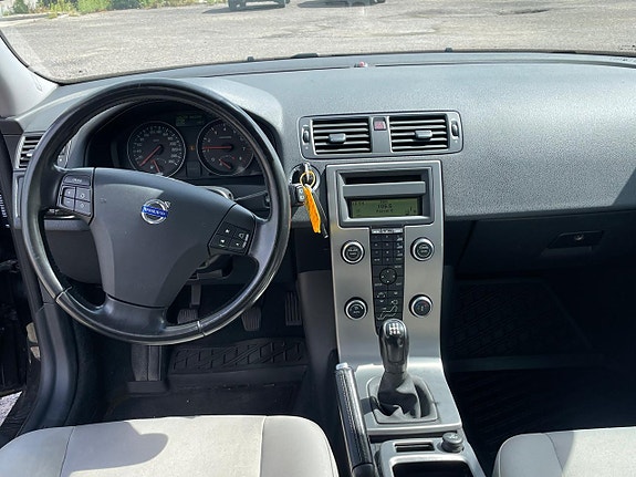 Volvo V50 10 of 14