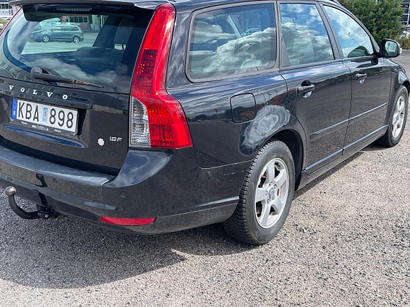 Volvo V50 3 of 5