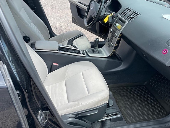 Volvo V50 12 of 14