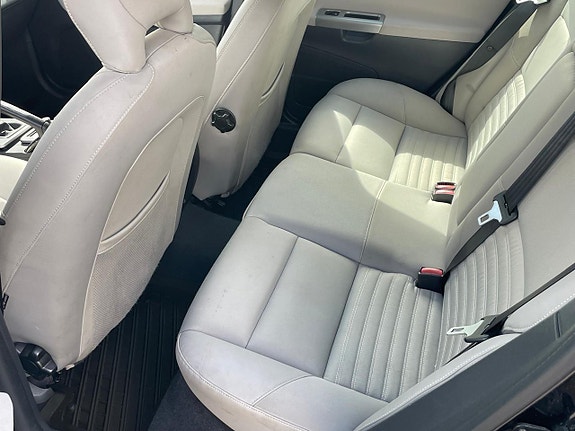Volvo V50 9 of 14