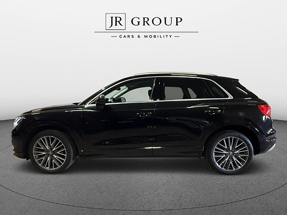 Audi Q3 3 of 5