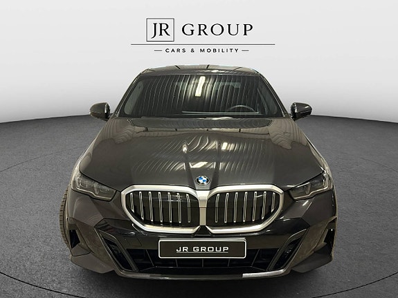 BMW 520d 2 of 5