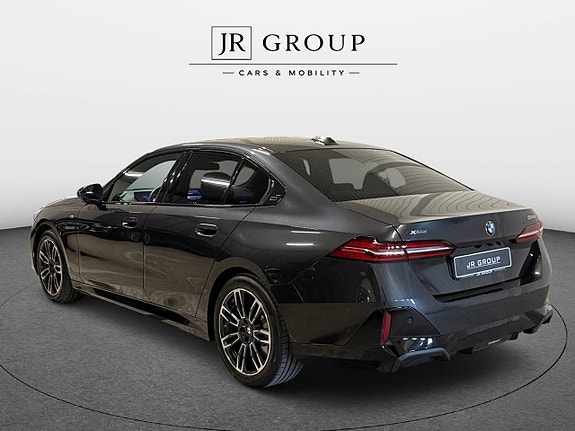 BMW 520d 3 of 5