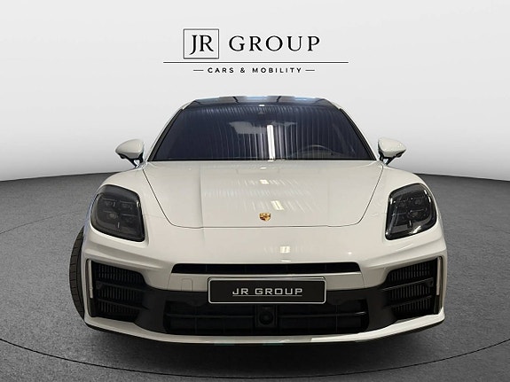 Porsche Panamera 4S 2 of 5