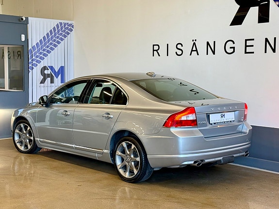 Volvo S80 3 of 5