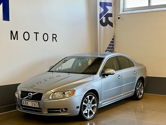 Volvo S80 2 of 5