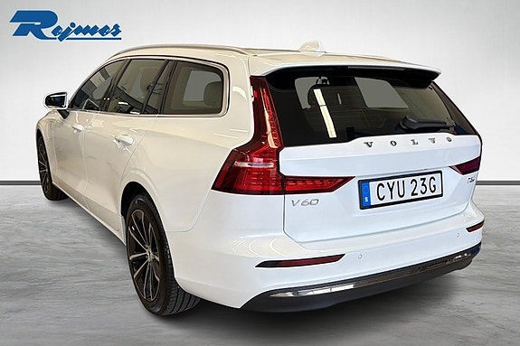 Volvo V60 2 of 5