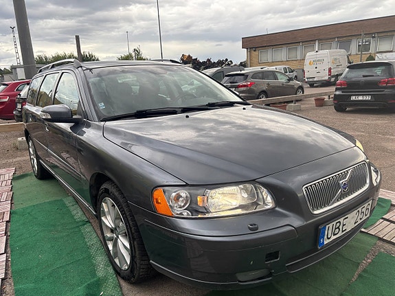 Volvo V70 2 of 5