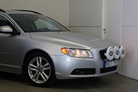 Volvo V70 2 of 22