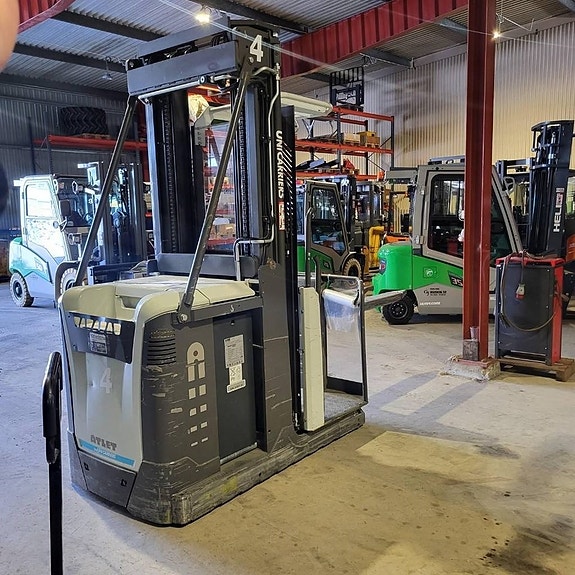 UniCarriers EPM100 High level order picker 5 of 7