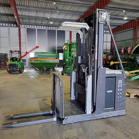 UniCarriers EPM100 High level order picker 2 of 7