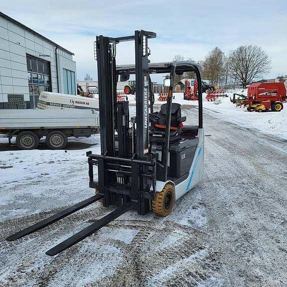 UniCarriers TX3-16 1600 kg 3700 mm HYR-KÖP 4 of 11