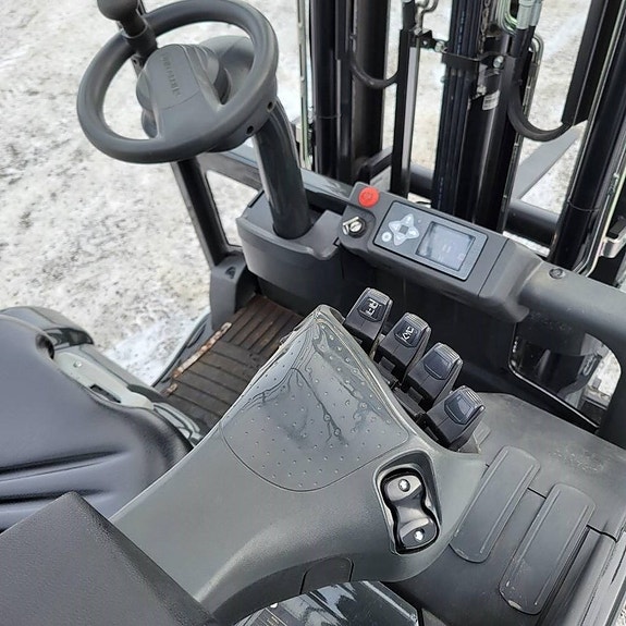 UniCarriers TX3-16 1600 kg 3700 mm HYR-KÖP 9 of 11