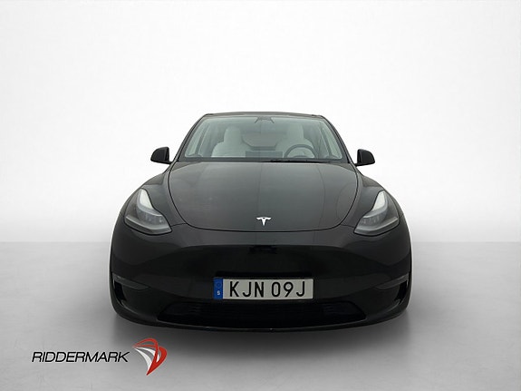 Tesla Model Y 3 of 5