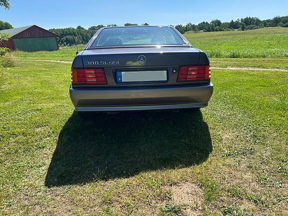 Mercedes-Benz 300 SL 9 of 30