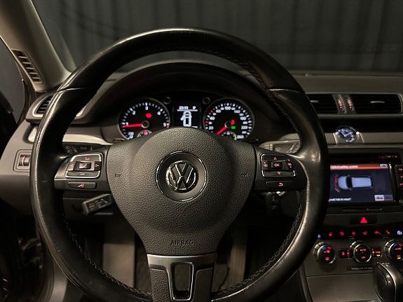 Volkswagen Passat 14 of 23