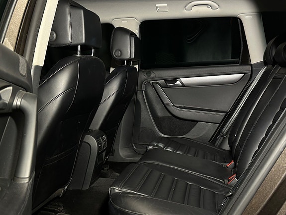 Volkswagen Passat 11 of 23