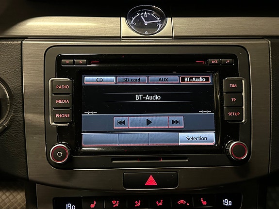 Volkswagen Passat 21 of 23