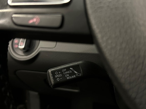 Volkswagen Passat 18 of 23
