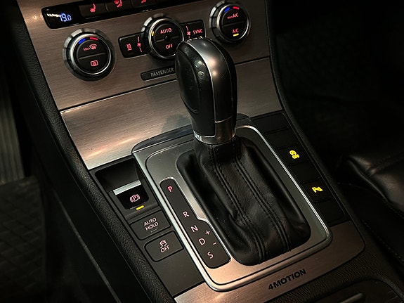 Volkswagen Passat 19 of 23