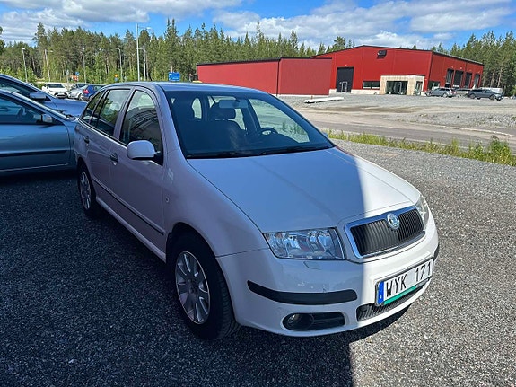 Skoda Fabia 2 of 5