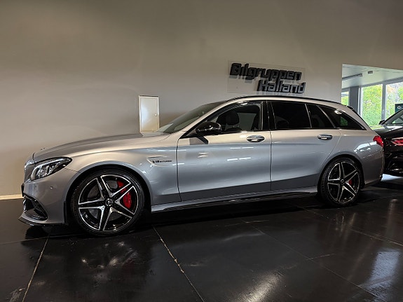 Mercedes-Benz C63 3 of 5