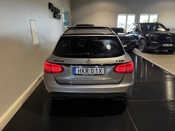 Mercedes-Benz C63 8 of 30