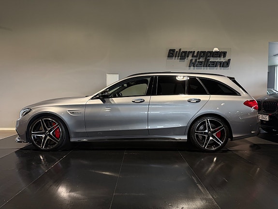 Mercedes-Benz C63 2 of 5