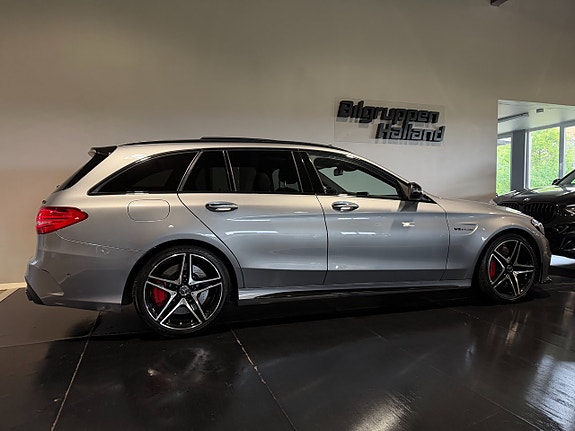 Mercedes-Benz C63 7 of 30