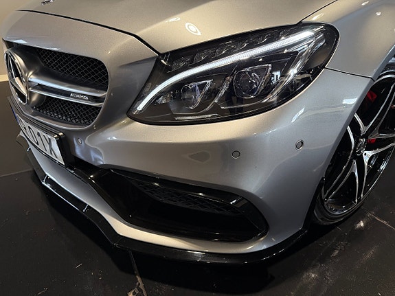 Mercedes-Benz C63 11 of 30