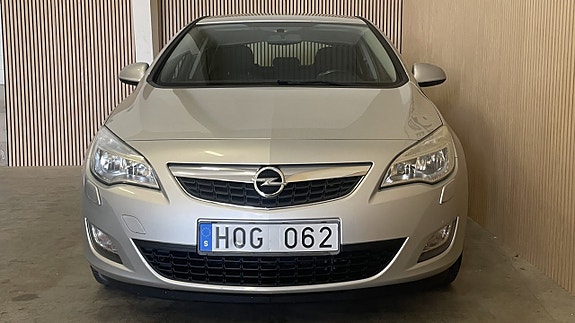 Opel Astra 2 of 11
