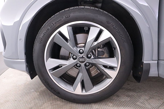 Audi Q4 e-tron 10 of 23