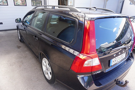 Volvo V70 4 of 5